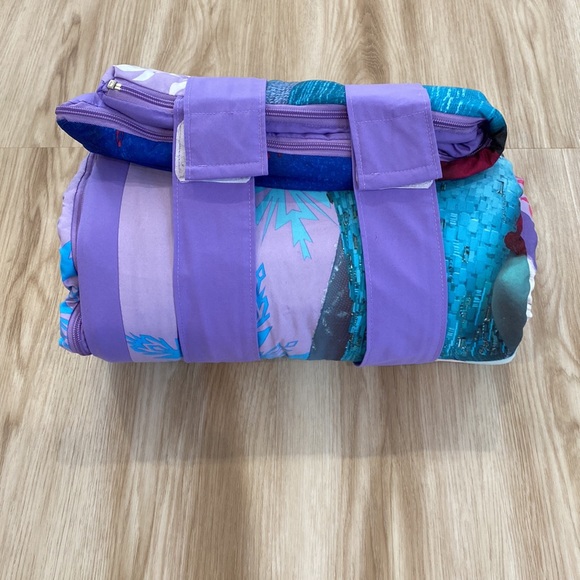 Girls frozen Elsa and Anna sleeping bag - Picture 4 of 4